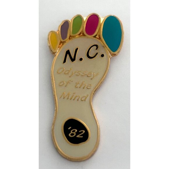 Vintage Odyssey of the Mind Foot North Carolina 1982 Pin - Picture 1 of 3